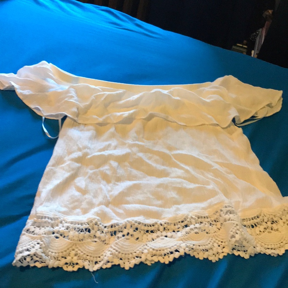 White shoulderless top